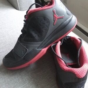 Mike Air Jordan’s size men’s 10 red, black in excellent condition